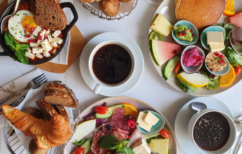 One day breakfast in the hall